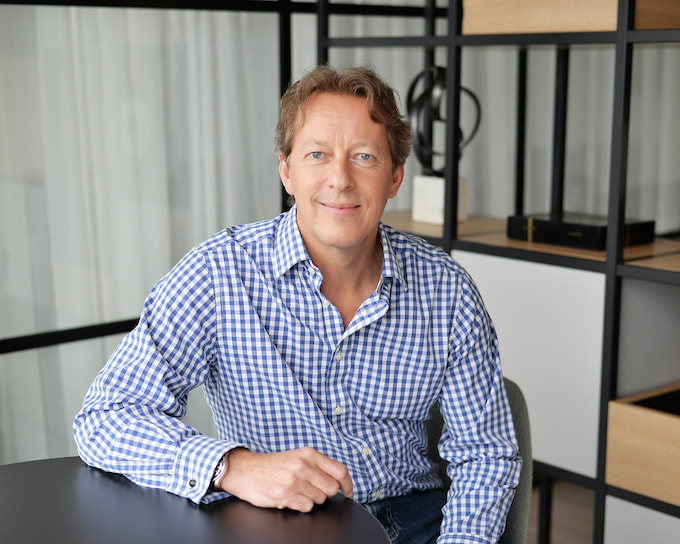 Tom Livock, chefe de vendas da empresa, AccessPay